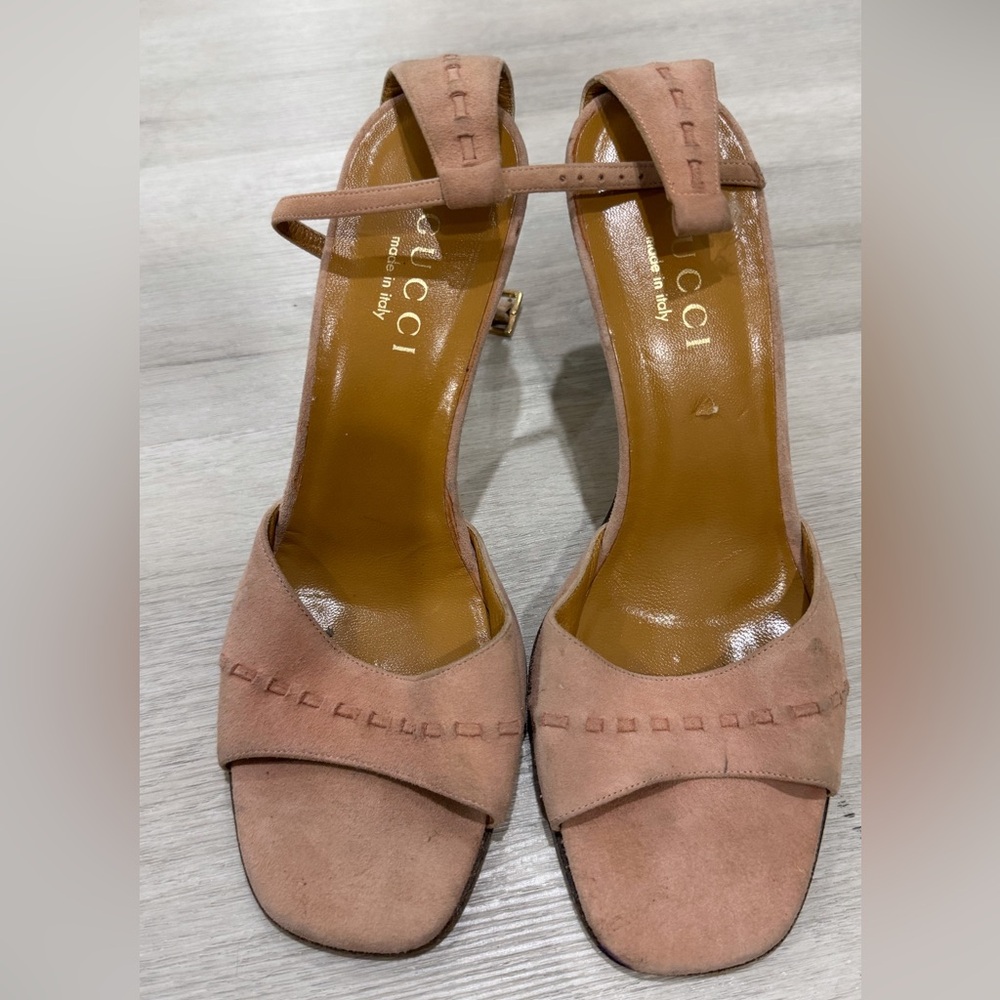VINTAGE PINK GUCCI SANDAL HEELS